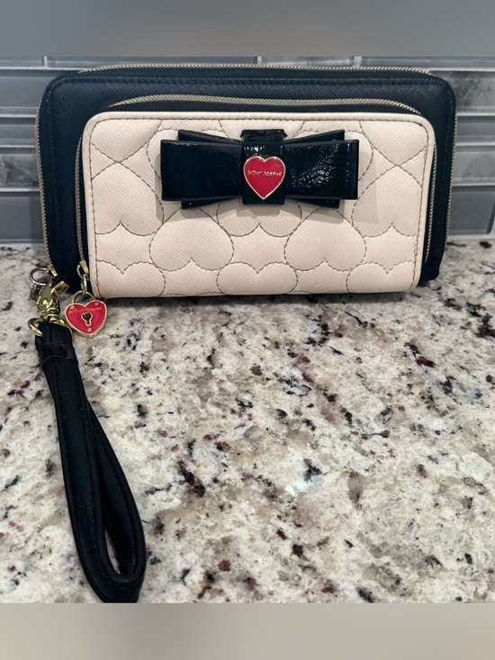 Betsey Johnson Handbags - Betsey Johnson Quilted Heart Wristlet with double zip